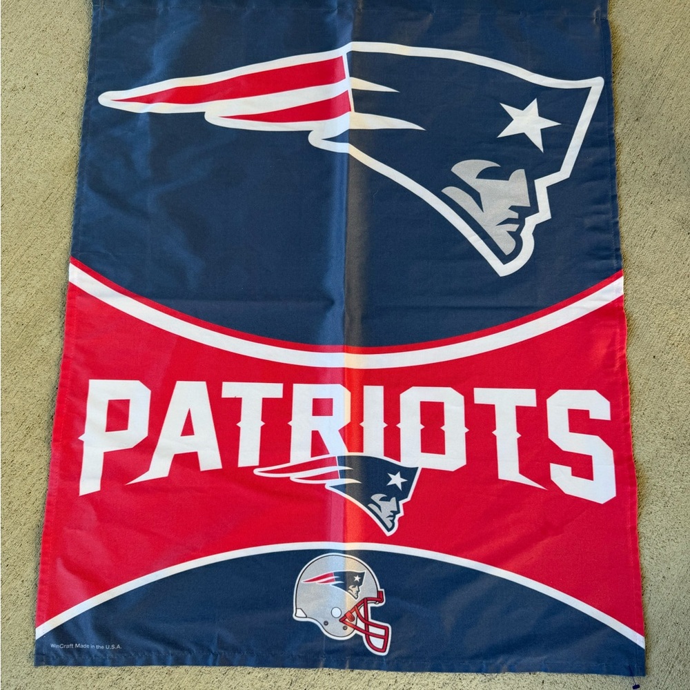 Wincraft New England Patriots 28"x 40" Vertical Banner Flag